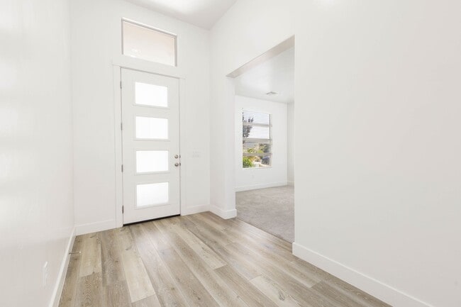 Building Photo - 3 bed plus office / 2.5 bath / 3 car Single Story with Community Pool!