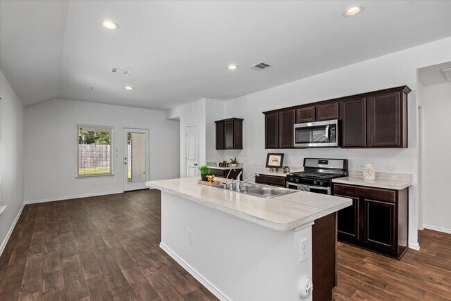 Building Photo - 14966 Cypress Holw Dr