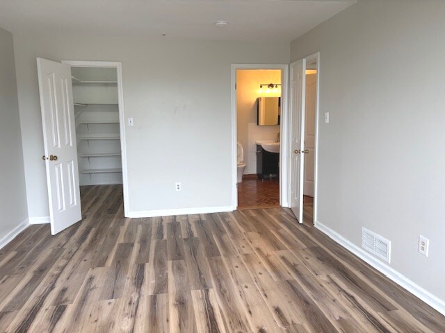 Building Photo - 106 Remington Ct