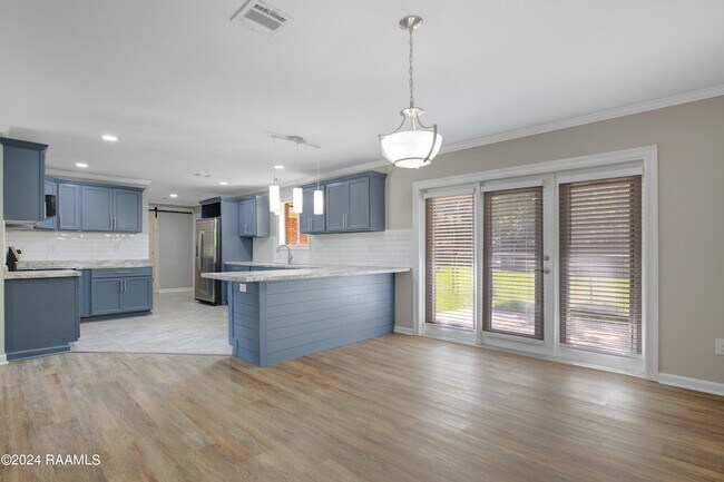 Building Photo - 113 Montgomery Dr