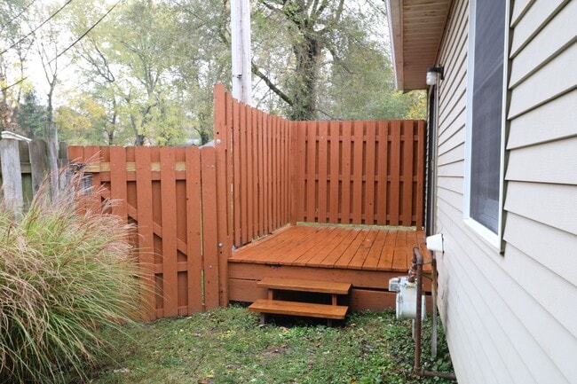 Building Photo - Two Master Suites and Two Bathroom Home