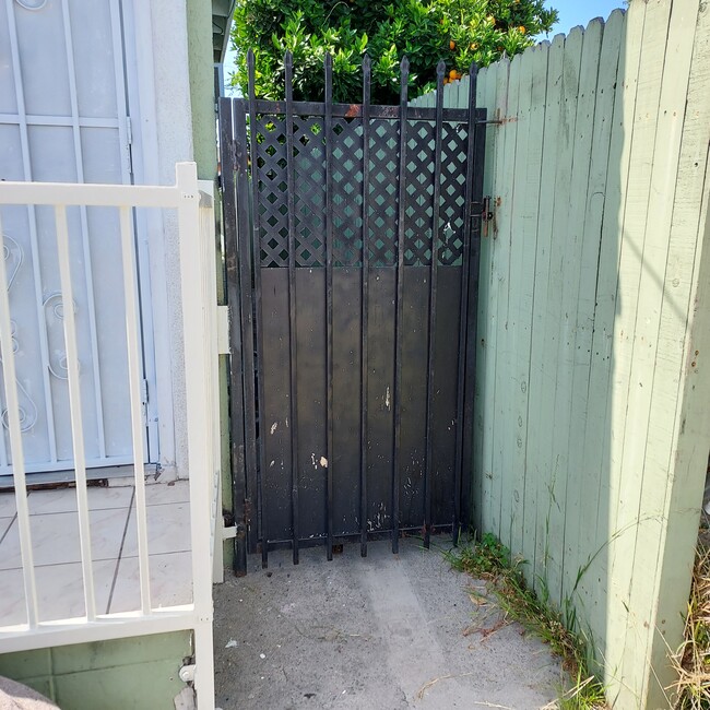 Private entrance (side door) - 11938 Nava St