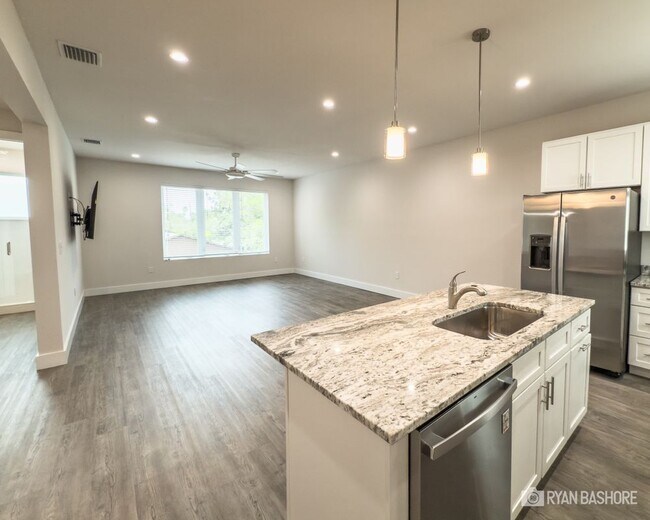 Building Photo - 627 Petit Wy