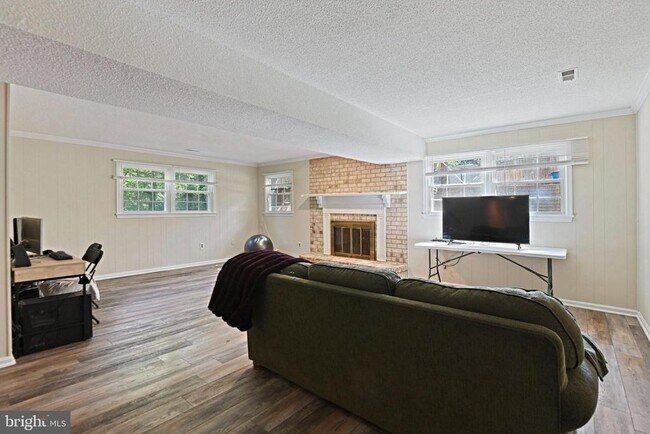 Building Photo - 2918 Glenvale Dr