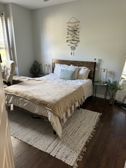 Guest bedroom one (level two) - 2024 Alta Meadows Ln