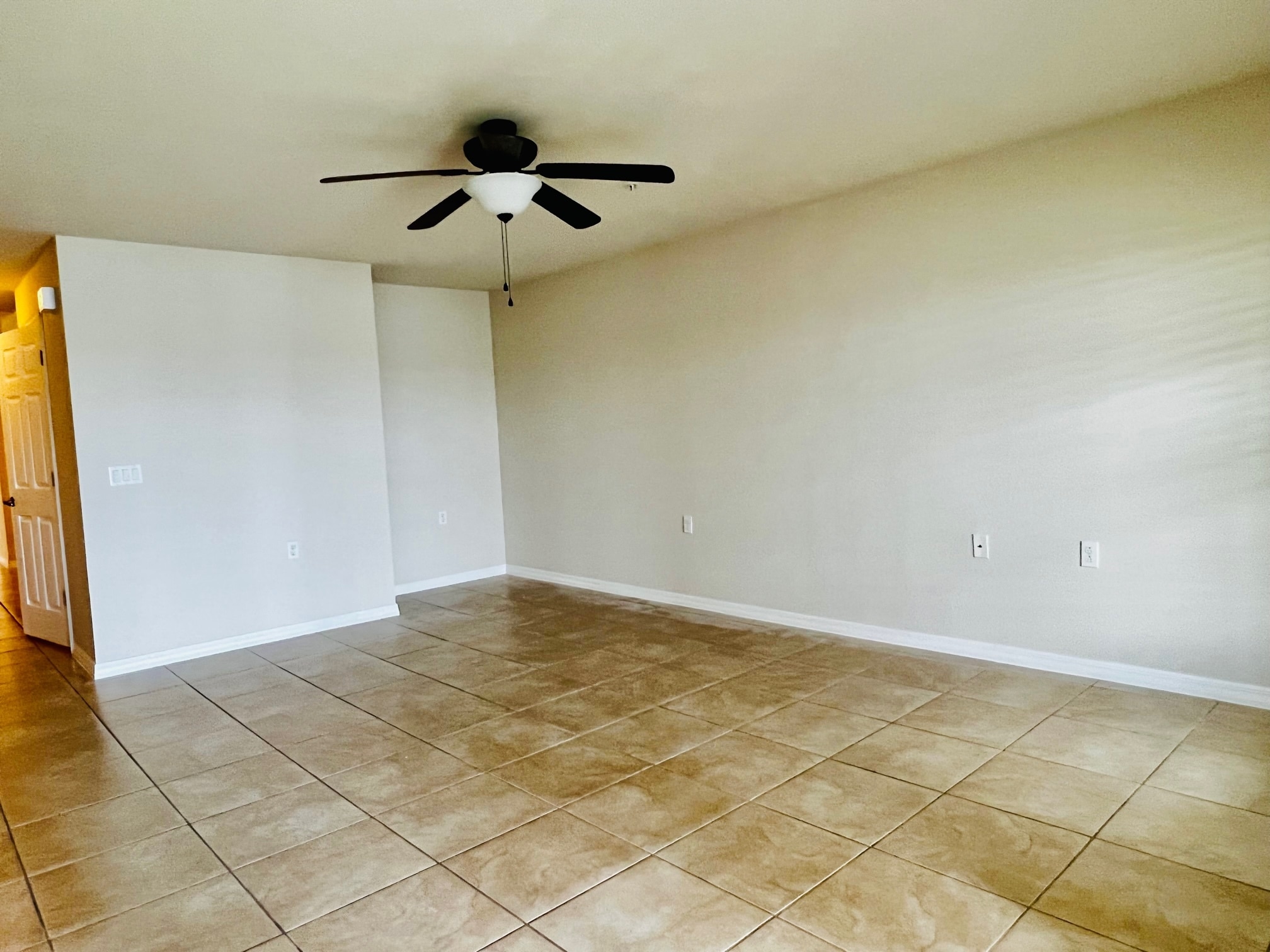 Building Photo - 9093 Gervais Cir