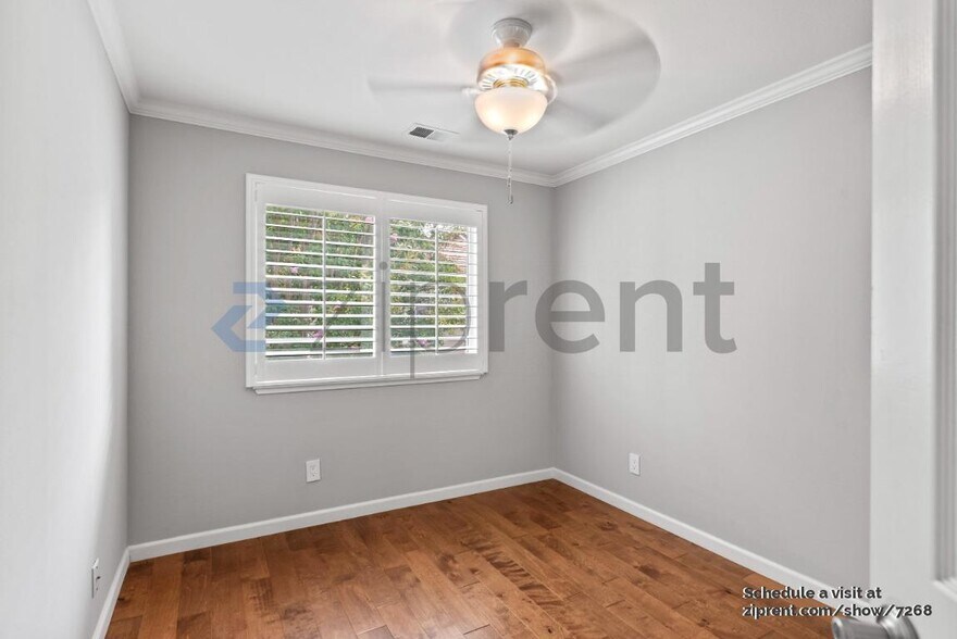 Building Photo - Unit
