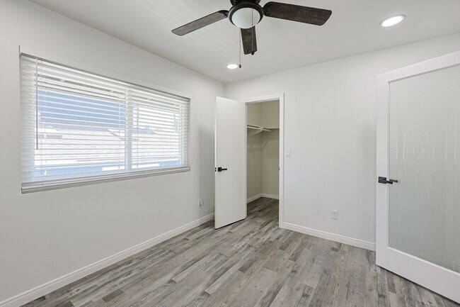 Building Photo - Spacious 5-Bedroom, 3-Bath Home – Convenie...