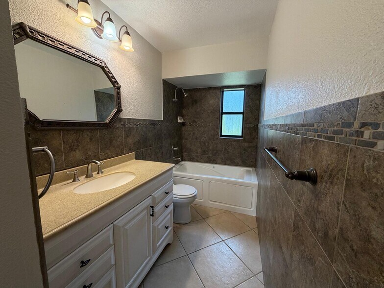 Building Photo - 575 Lake McCoy Dr