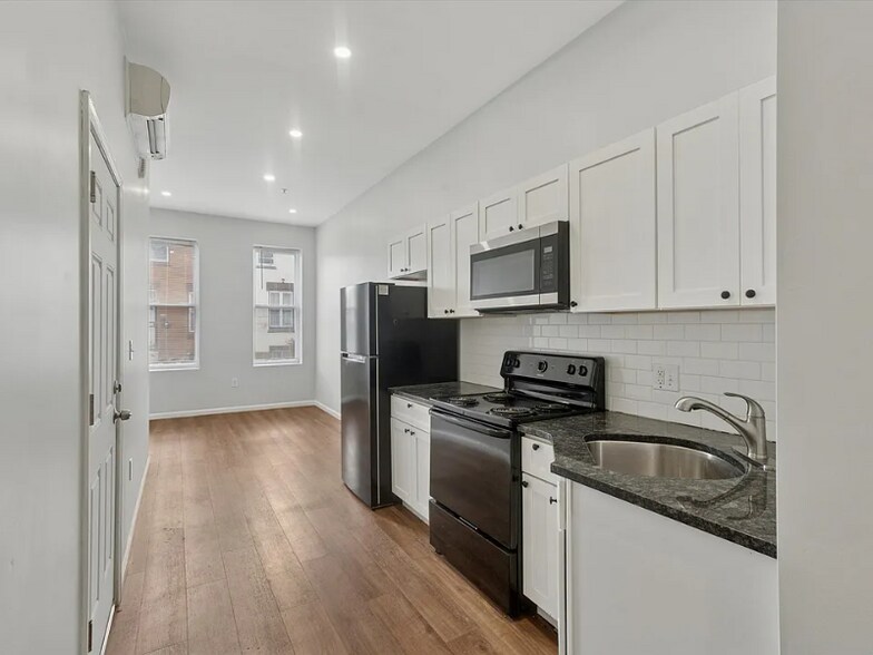 Building Photo - 1211 W Cambria St