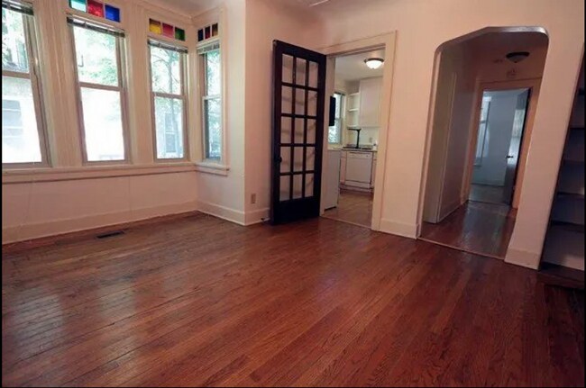 Interior Photo - 132-134