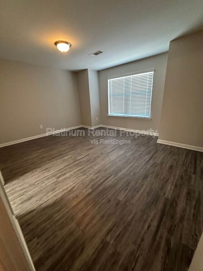 Building Photo - 4456 Pinscher St