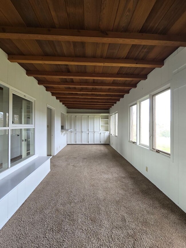 Building Photo - 3-Bedroom Home with Indoor Laundry and Ocean View