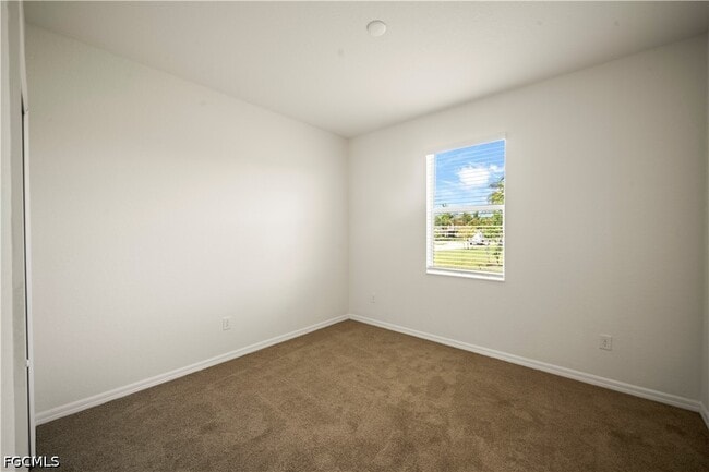 Building Photo - 4234 Bluegrass Dr