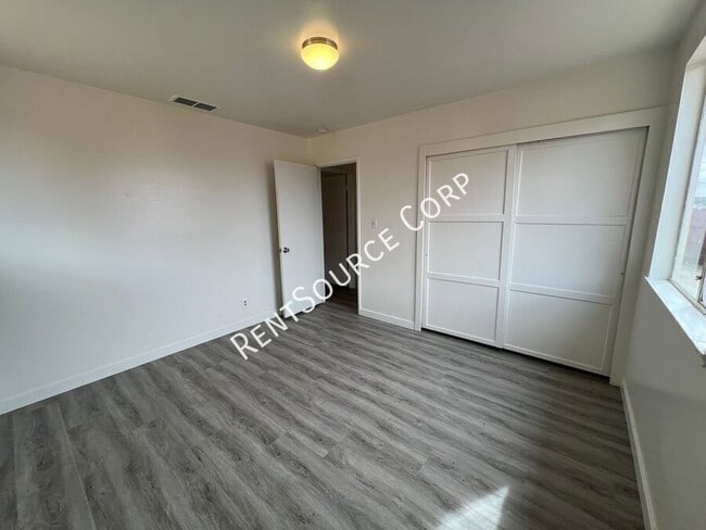 Building Photo - 650 Muriel Dr