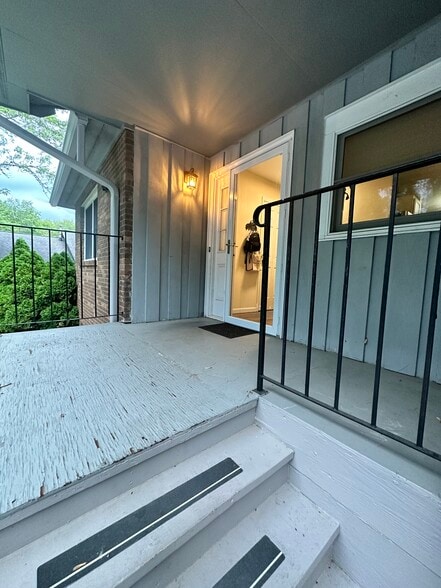 Building Photo - 104 Meadow Park Ln