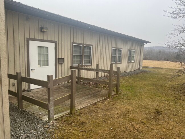 Building Photo - 150 Lighthouse Ln