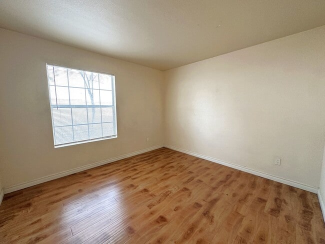 Building Photo - This charming 2-bedroom, 2-bathroom offers...