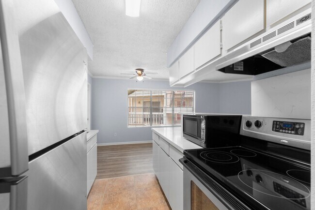 Building Photo - 2750 Holly Hall St