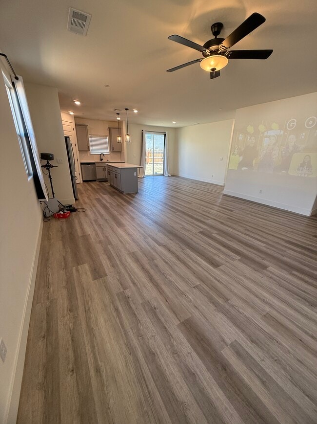 Building Photo - 402 Broadstone Ct