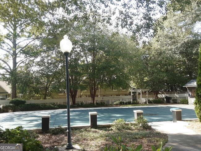 Building Photo - 6900 Roswell Rd