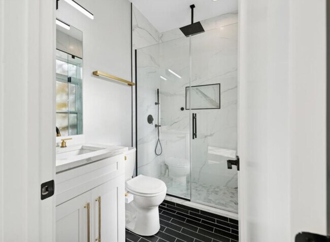 Building Photo - 2818 W Fletcher St