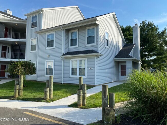 Building Photo - 1922 Waters Edge Dr