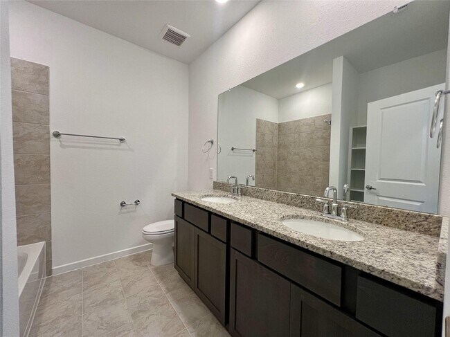 Building Photo - 21835 Redwood Blf Trl