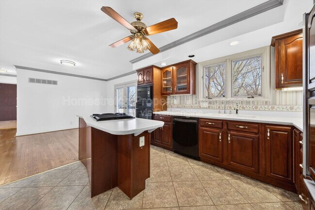 Building Photo - 2060 Loveland Dr