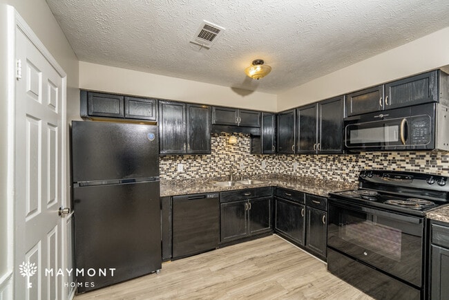 Building Photo - Charming 3-Bedroom, 2-Bath Brick Home in P...