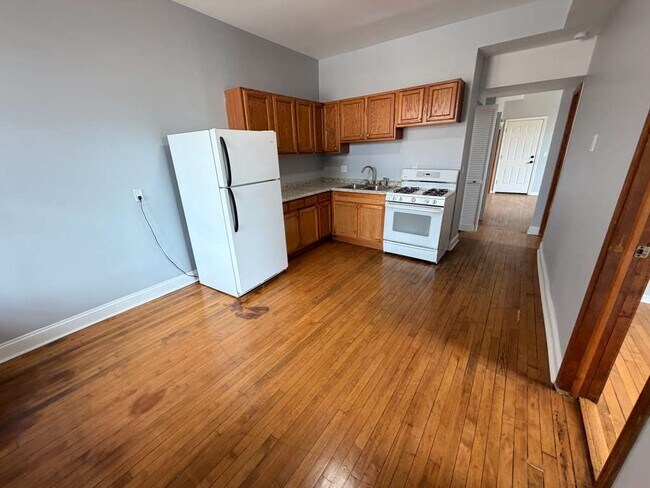 Building Photo - 1555 S Millard Ave