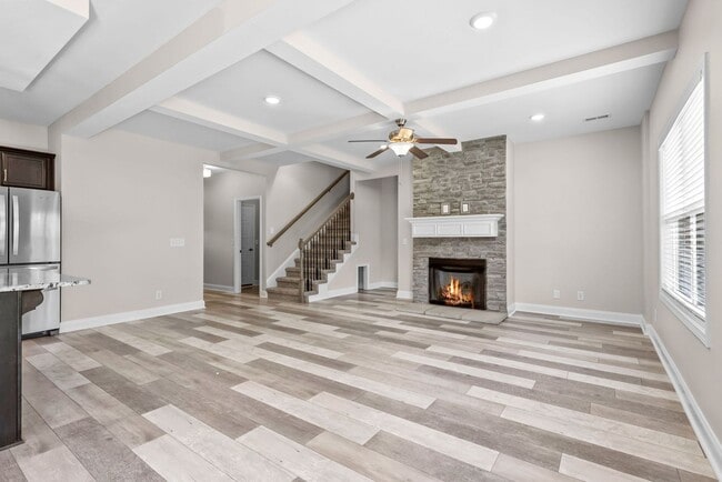 Building Photo - Pet Friendly Three Bedroom with Bonus!