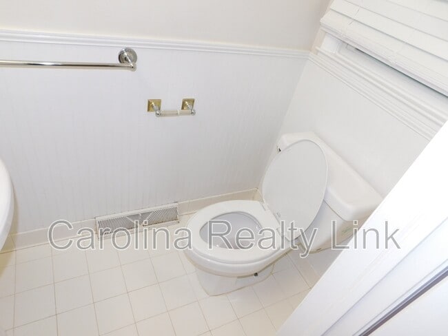 Building Photo - 6300 Candlewood Dr