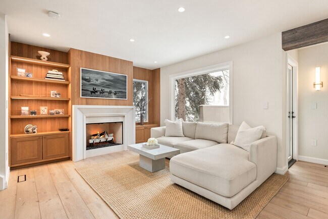Building Photo - 814 W Bleeker St
