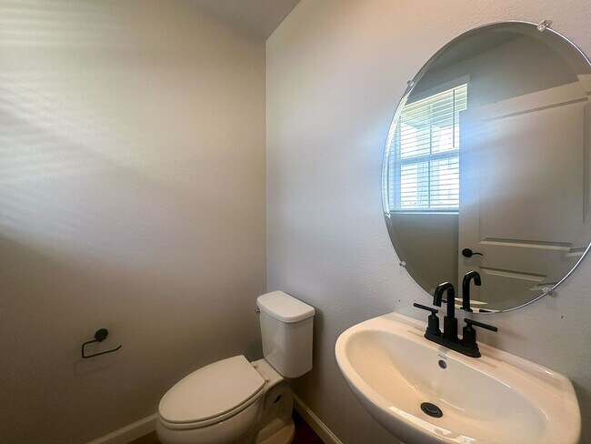 Building Photo - Alder Creek 3bd 2.5ba paired home for rent!