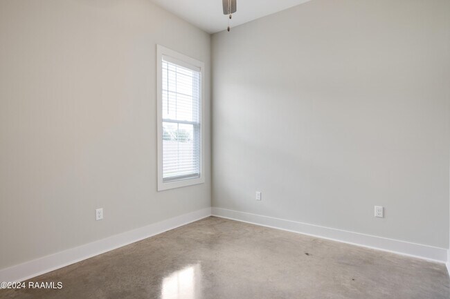 Building Photo - 107 Satsuma Dr