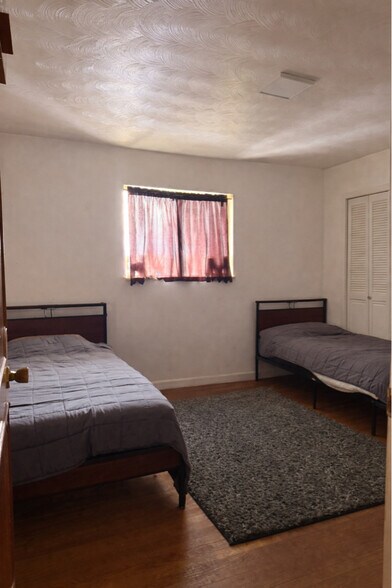 Building Photo - 1706 Kenruth Dr