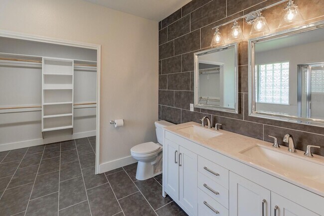 Building Photo - 3213 Canyon Ledge Cove