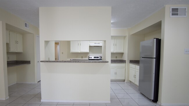 Building Photo - 9102 Benthos Dr