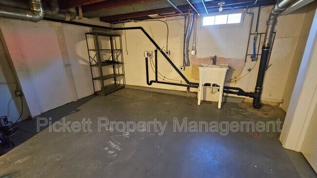 Building Photo - 2109 E Highlands St