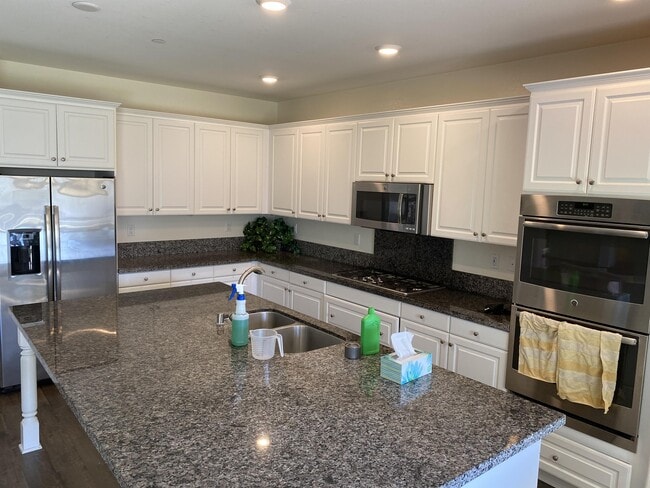 Building Photo - 29537 Glenneyre Way