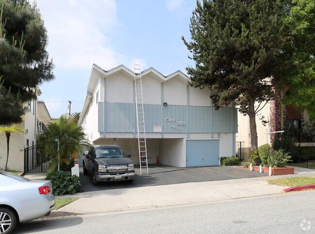 Primary Photo - 4037 McLaughlin Avenue