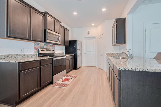 Building Photo - 305 Elm Patch Dr
