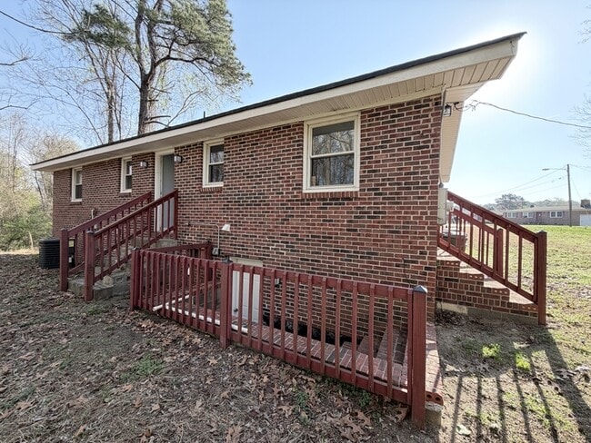 Building Photo - 2404 Pamlico Cir