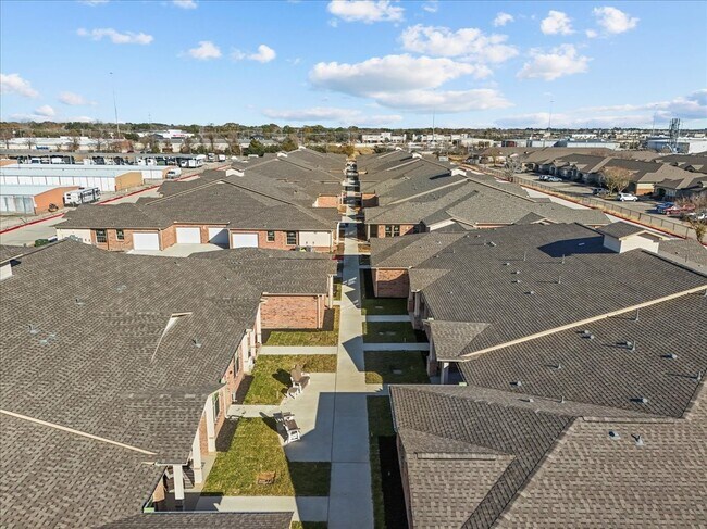 Building Photo - 540 Hobbs Rd