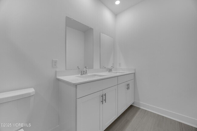 Building Photo - 28311 Radford Ct