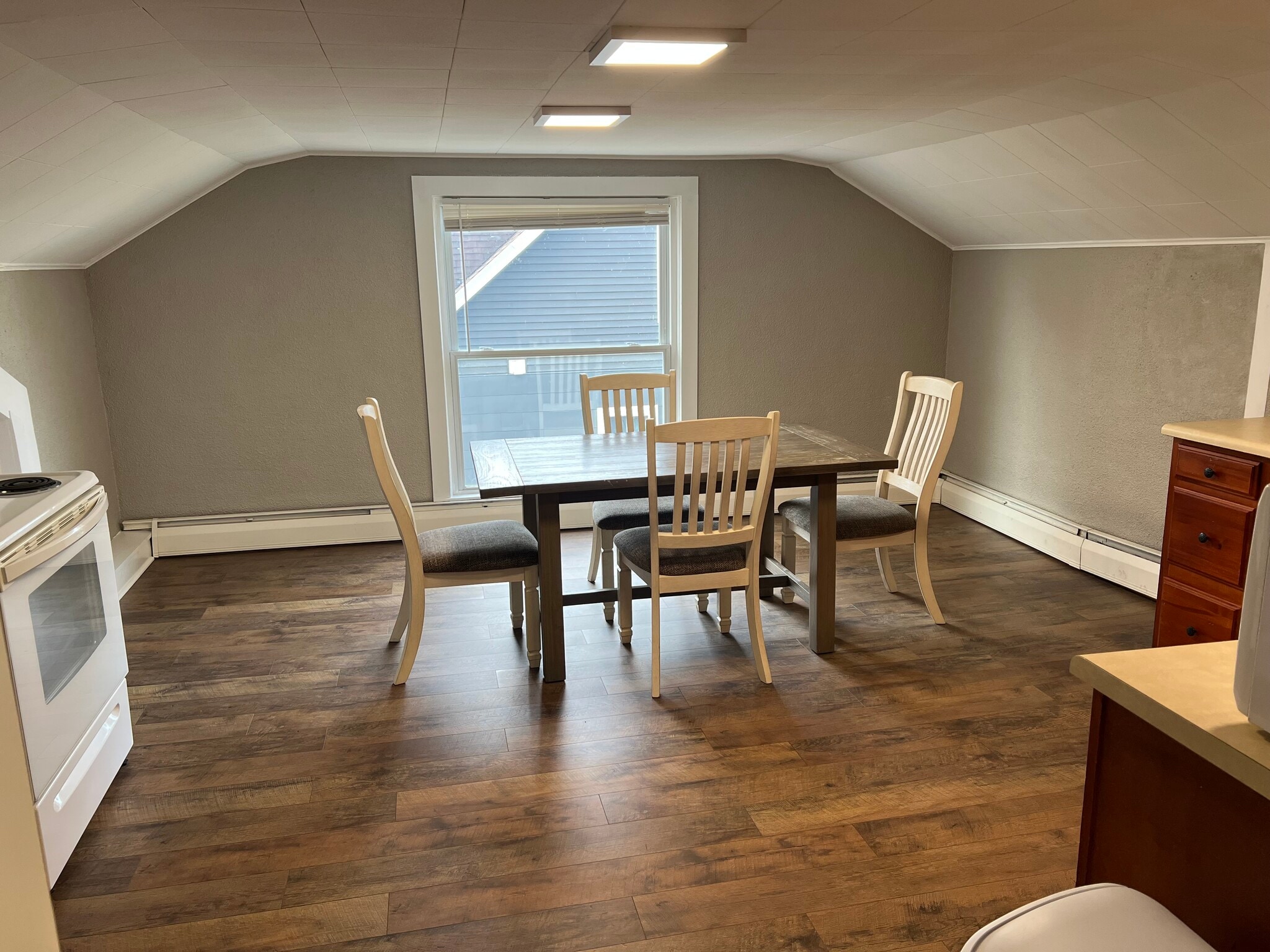 Building Photo - 420 William St