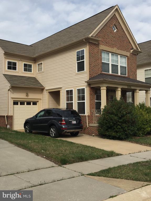 Building Photo - 2404 Almshouse Dr
