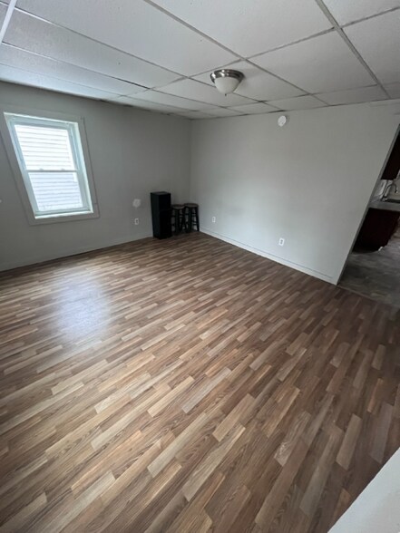Building Photo - 6 E Broadway