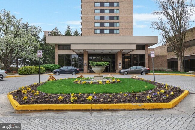 Building Photo - 3713 S George Mason Dr